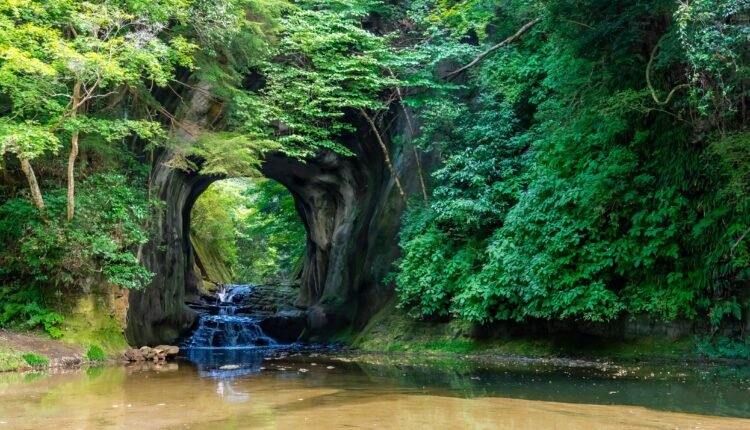 Japan Chiba 021 Noumizo-Waterfall-Chiba-Kameiwa-Cave-4